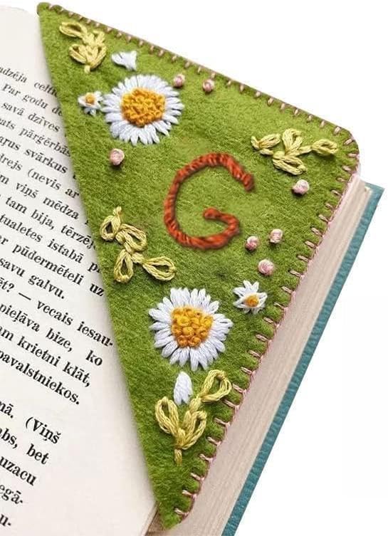 MOTEERLLU Personalized Hand Embroidered Corner Bookmark - Image 2