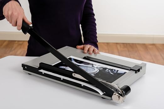 Dahle 15e Vantage Paper Trimmer, 15 Sheet, Automatic Clamp, Adjustable Guide - Image 8