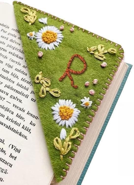 MOTEERLLU Personalized Hand Embroidered Corner Bookmark - Image 2