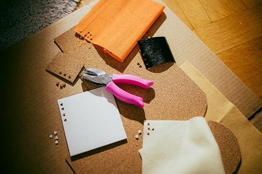 Fiskars Heart Shape Craft Hole Punch - Image 2