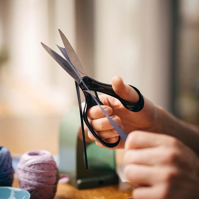 Fiskars 7" Student Scissors for Kids Ages 12-14, Scissors for School or Crafting - Image 7
