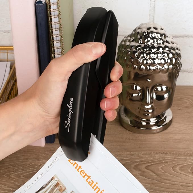 Swingline Standard Stapler, 20 Sheet Capacity, 545 Desktop Stapler - Image 3