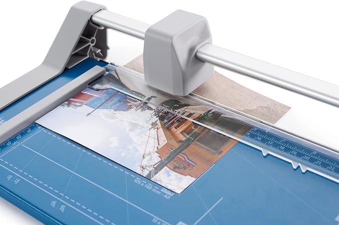 Dahle 507 Personal Rotary Trimmer, 7 Sheet Capacity, Self-Sharpening, Automatic - Image 3