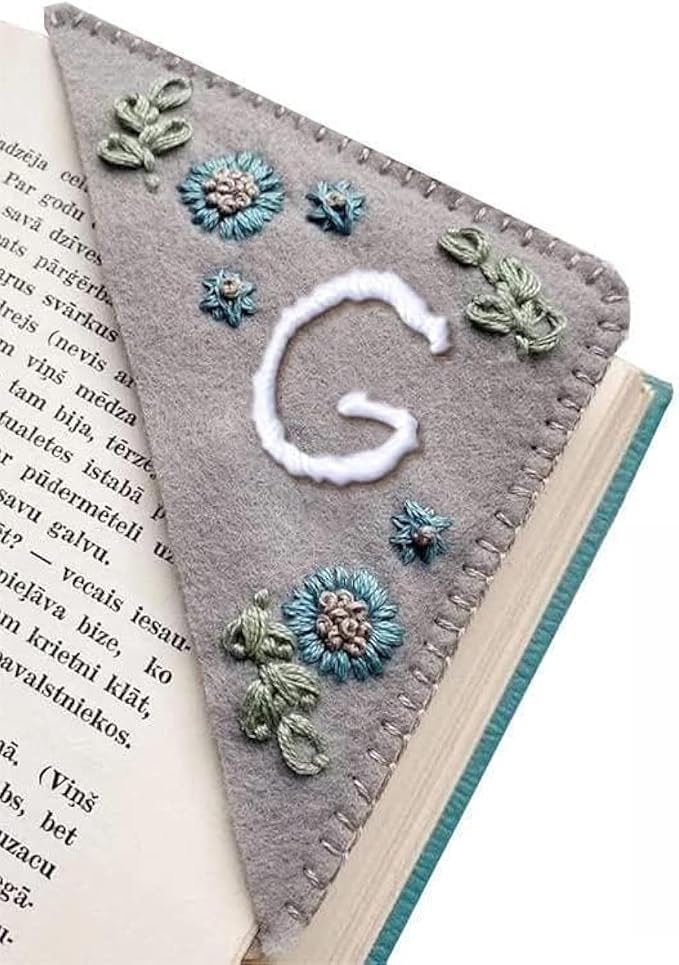 MOTEERLLU Personalized Hand Embroidered Corner Bookmark by MOTEERLLU