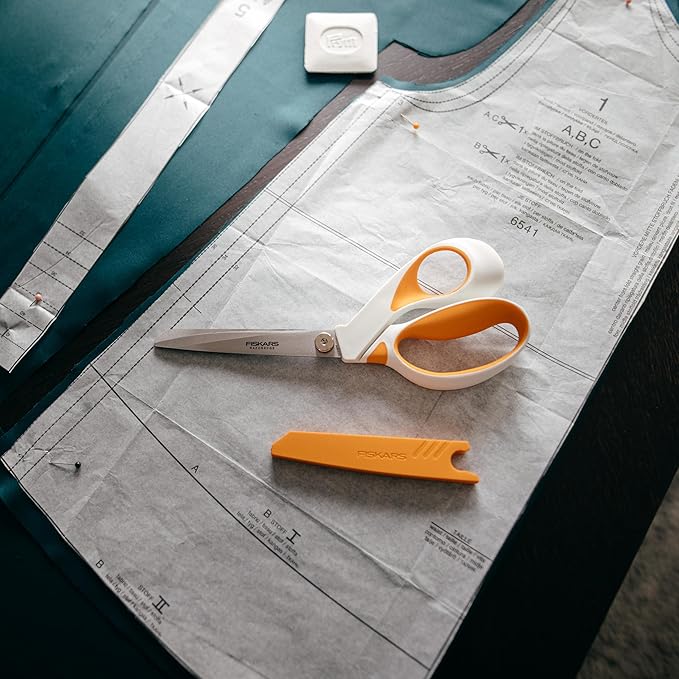 Fiskars RazorEdge Fabric Scissors - Image 6