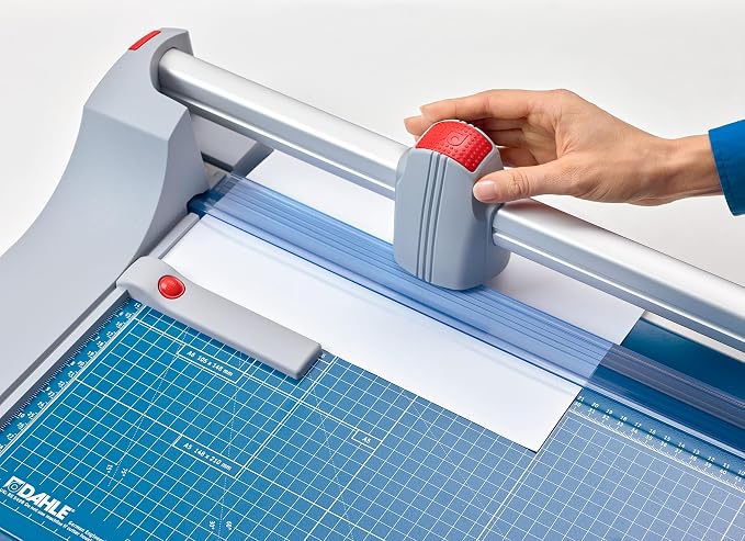 Dahle 448 Premium Rotary Trimmer, 20 Sheet Capacity, Self-Sharpening, Automatic - Image 2