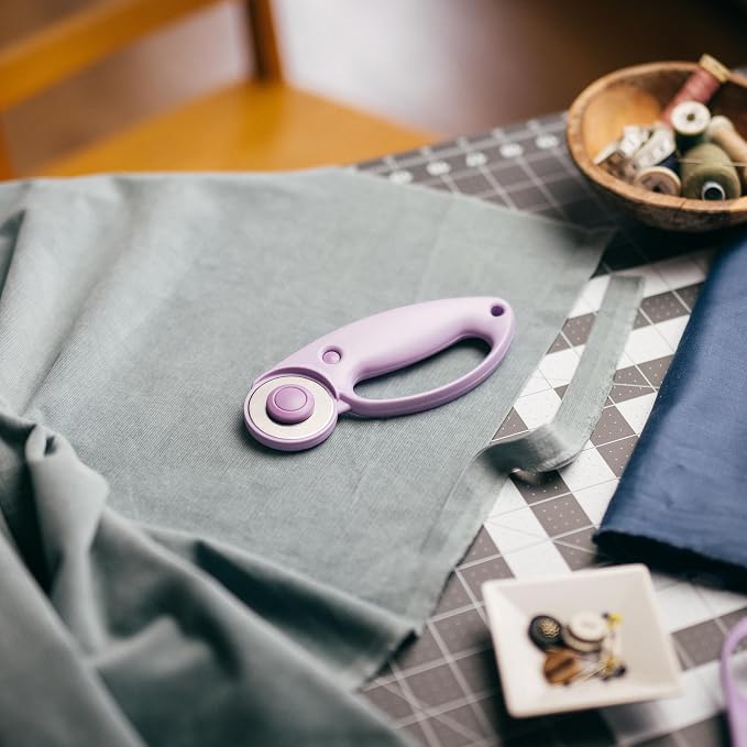 Fiskars Loop Rotary Cutter, Explore Collection Ultra Lilac, Precision-Ground - Image 6