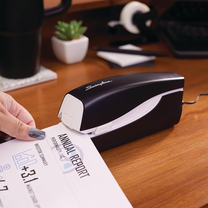 Swingline Electric Stapler, 20 Sheet Capacity, Full Strip, Plug In or Battery - Image 3